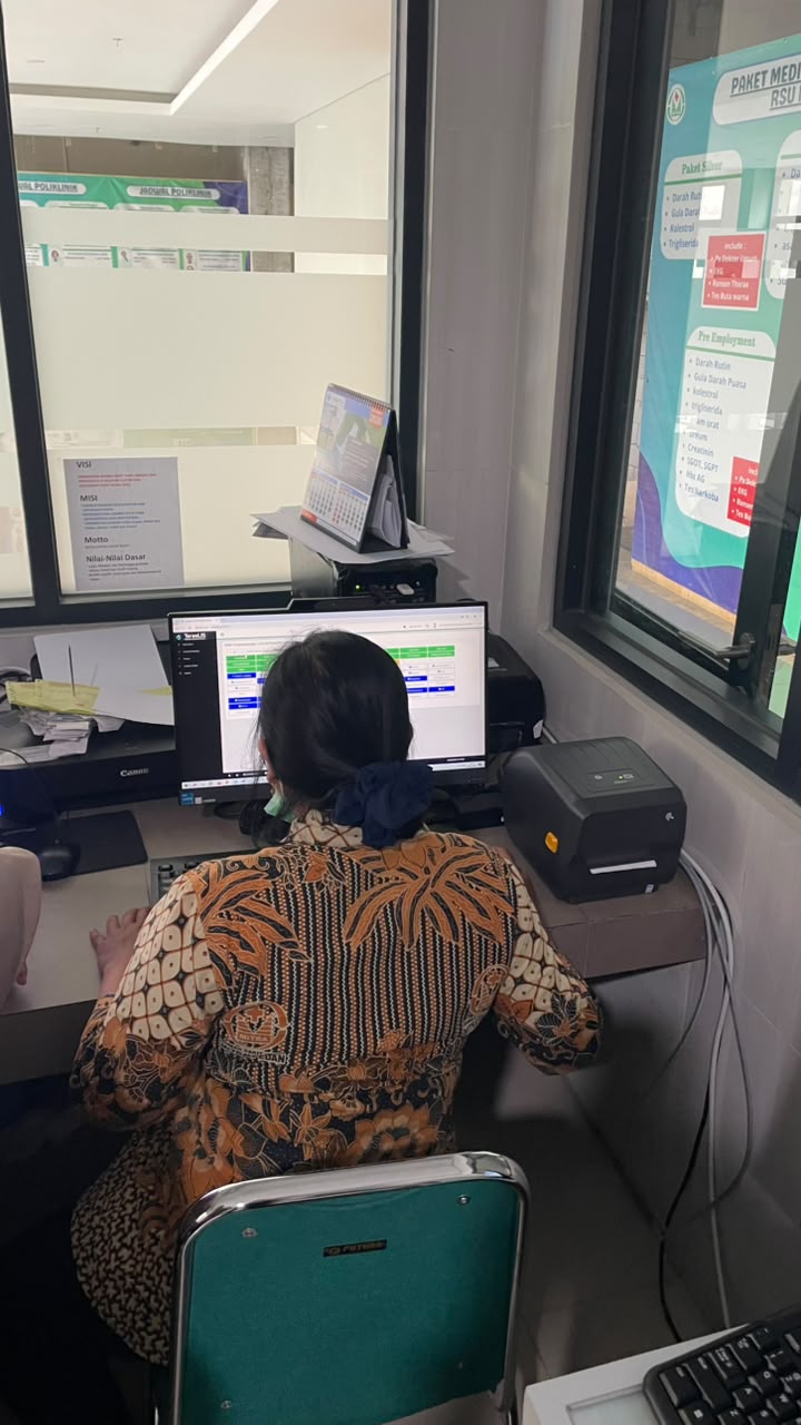 Intaslasi dan Training Penggunaan TerasLIS di RSU Mitra Pedan Klaten - Foto 3