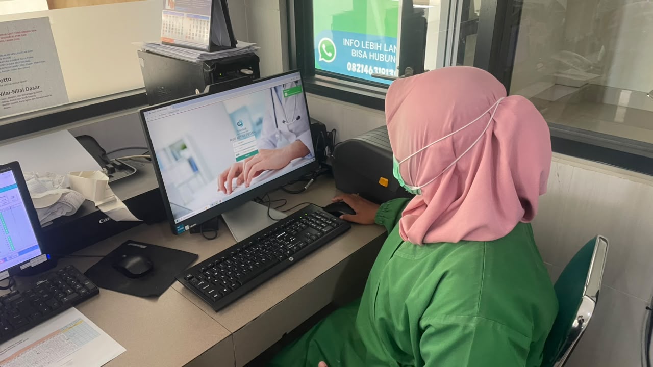 Intaslasi dan Training Penggunaan TerasLIS di RSU Mitra Pedan Klaten - Foto 4