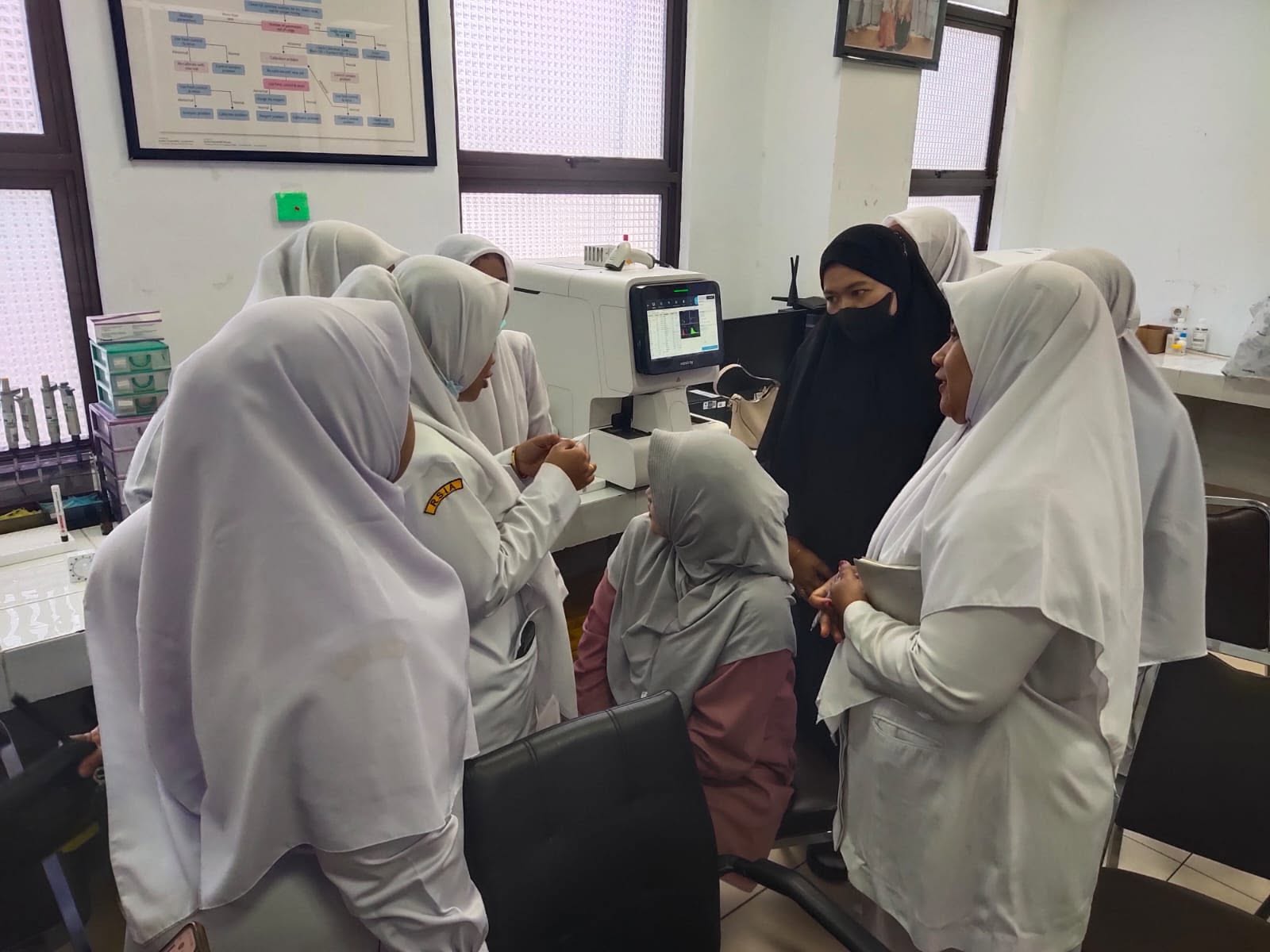 Instalasi dan Training Penggunaan TerasLIS  Laboratory Information System di Rumah Sakit Ibu dan Anak Banda Aceh Provinsi NAD